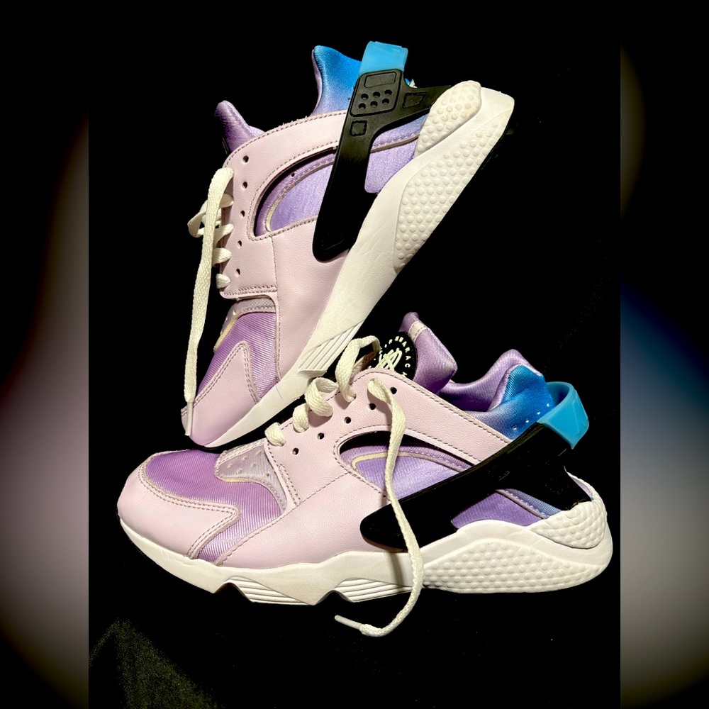 NIKE HUARACHE

Never worn- no box